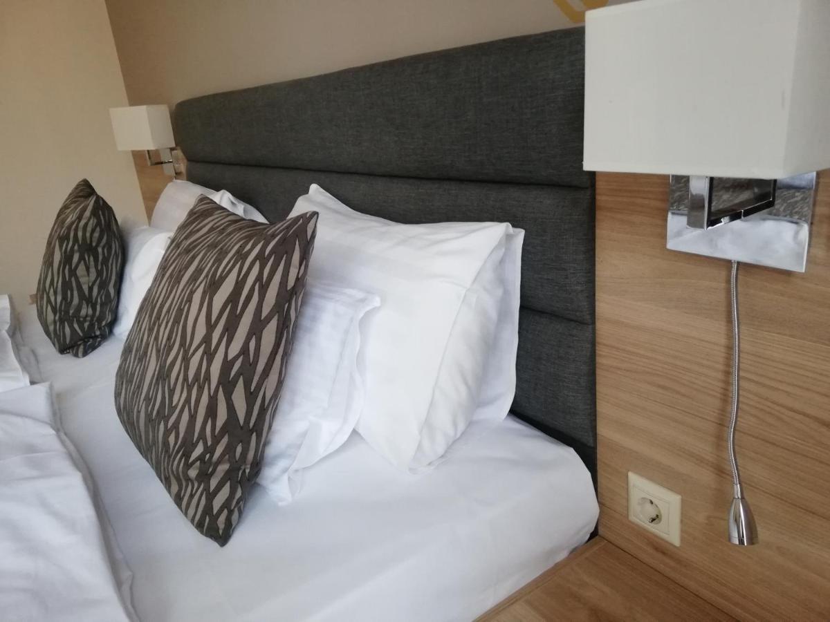 Hotel Therapia Pécs Esterno foto