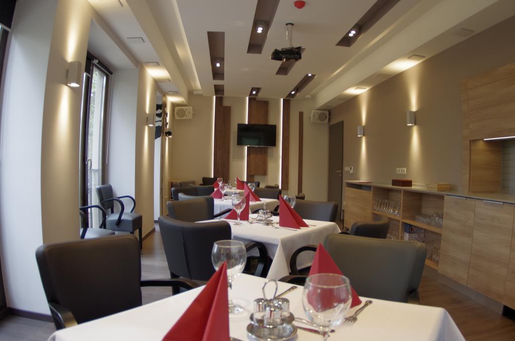 Hotel Therapia Pécs Esterno foto